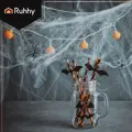 Umelá pavučina na Halloween s 2 pavúkmi
