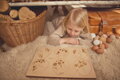 Čo sa skrýva vo vajíčku  - drevené edukačné puzzle