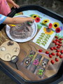 POD ZEMOU- podložka do Tuff Tray MINI