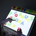 Priesvitné veľké písmená 