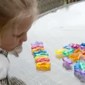 Priesvitné farebné autíčka – balenie 72 kusov