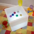 Stôl na suché i vodné senzorické aktivity- kocka Tickit