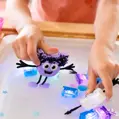 Senzorické svietiace kocky s figúrkou - fialové GLO PALS