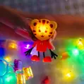 Senzorické svietiace kocky s figúrkou - Daniel Tiger