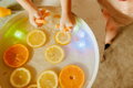 jellystone, senzorický podnos Play Tray 2 v 1, modrá nádoba