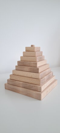 Skladacia pyramída z masívneho bukového dreva