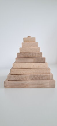 Skladacia pyramída z masívneho bukového dreva