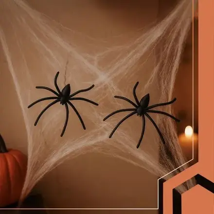 Umelá pavučina na Halloween s 2 pavúkmi