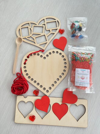 Valentínsky senzorický set s drevenými výrezmi 