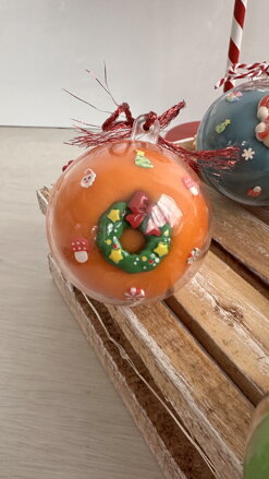 Rajolína- plastelína na zavesenie s venčekom