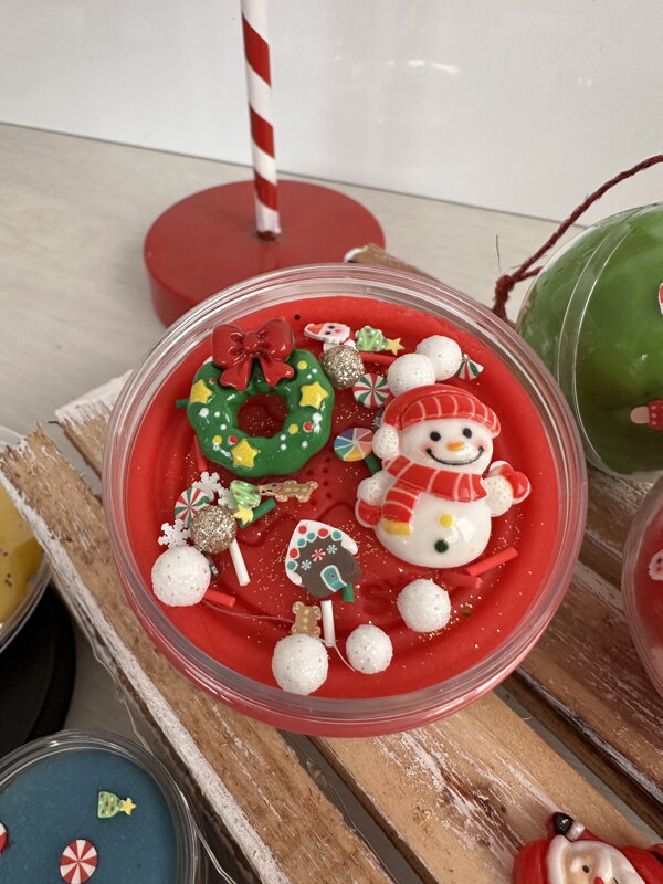 Rajolína- bezpečná plastelína 150g červená so snehuliakom