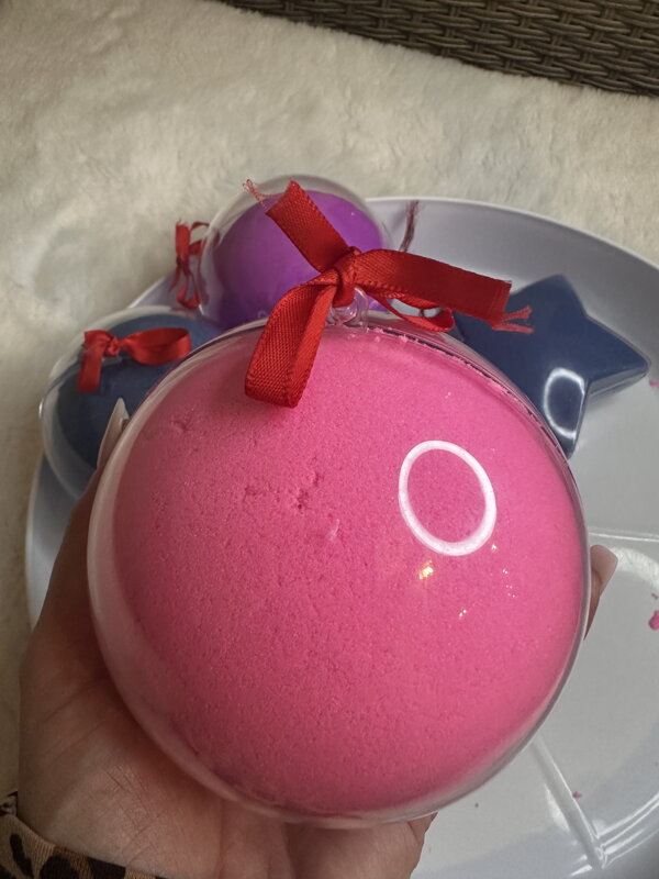 Kinetický piesok- vianočná guľa