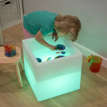 Stôl na suché i vodné senzorické aktivity- kocka Tickit
