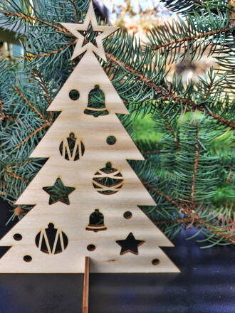 drevený vianočný strom